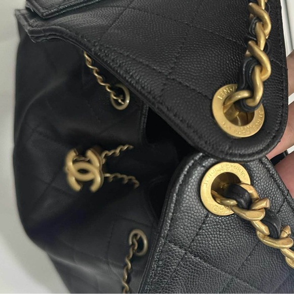 CHANEL 25 SMALL HANDBAG Grained Calfskin & Gold-Tone Metal Black - Picture 8 of 16